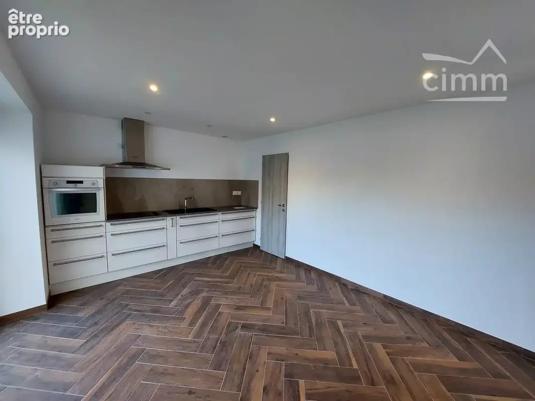 maison de bourg T5 de 153 m² au sol entièrement rénovée - photo 5