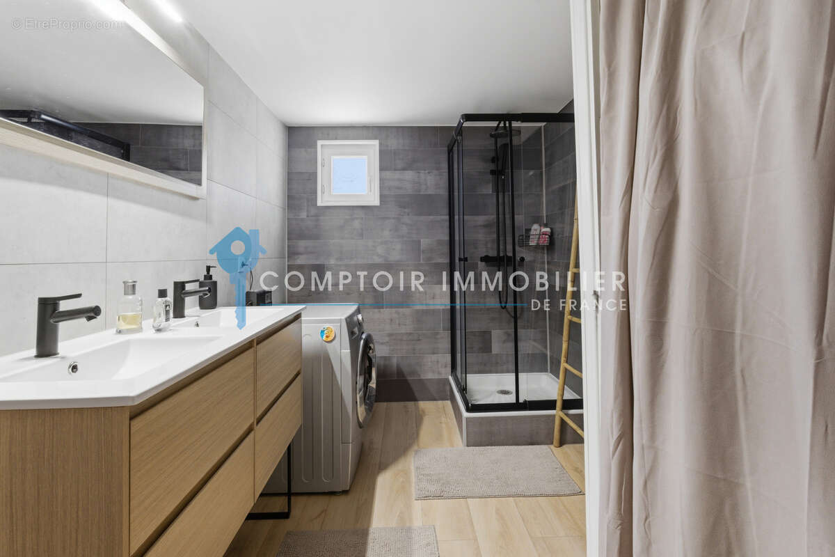 Maison à SAINT-NAZAIRE-LES-EYMES