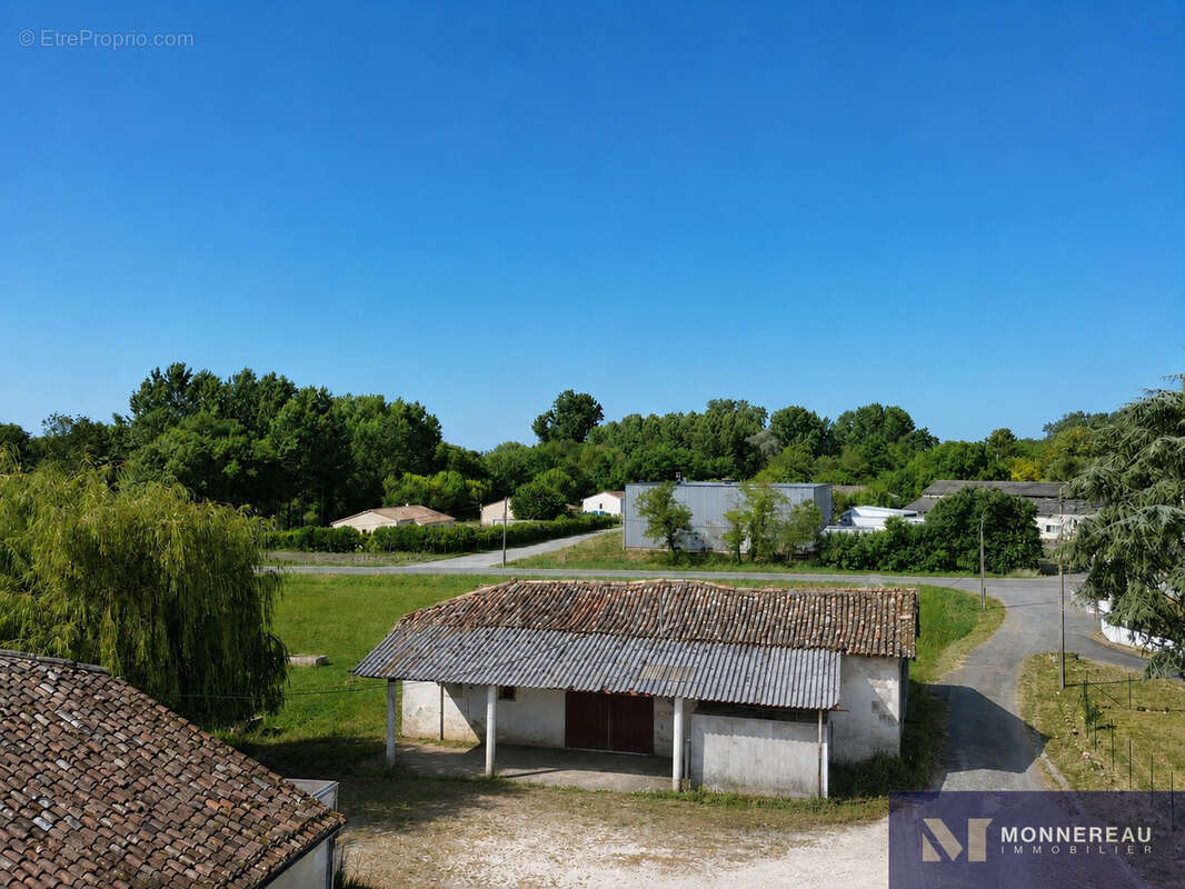 Maison ancienne avec grand jardin et dependances - photo 15