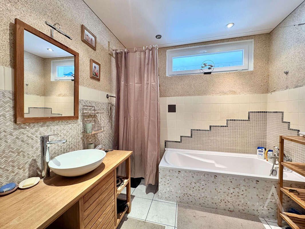 COUP DE COEUR sur ce spacieux T5 avec garage, ascenseur et grand balcon ! Proche centre ville - photo 14