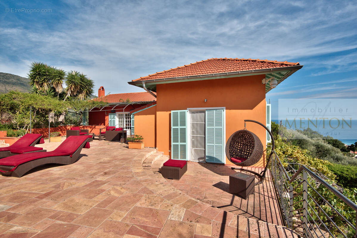 Menton - quartier  annonciade -  3 villas - vue panoramique mer - piscine 1800m terrain  - parkings - photo 6