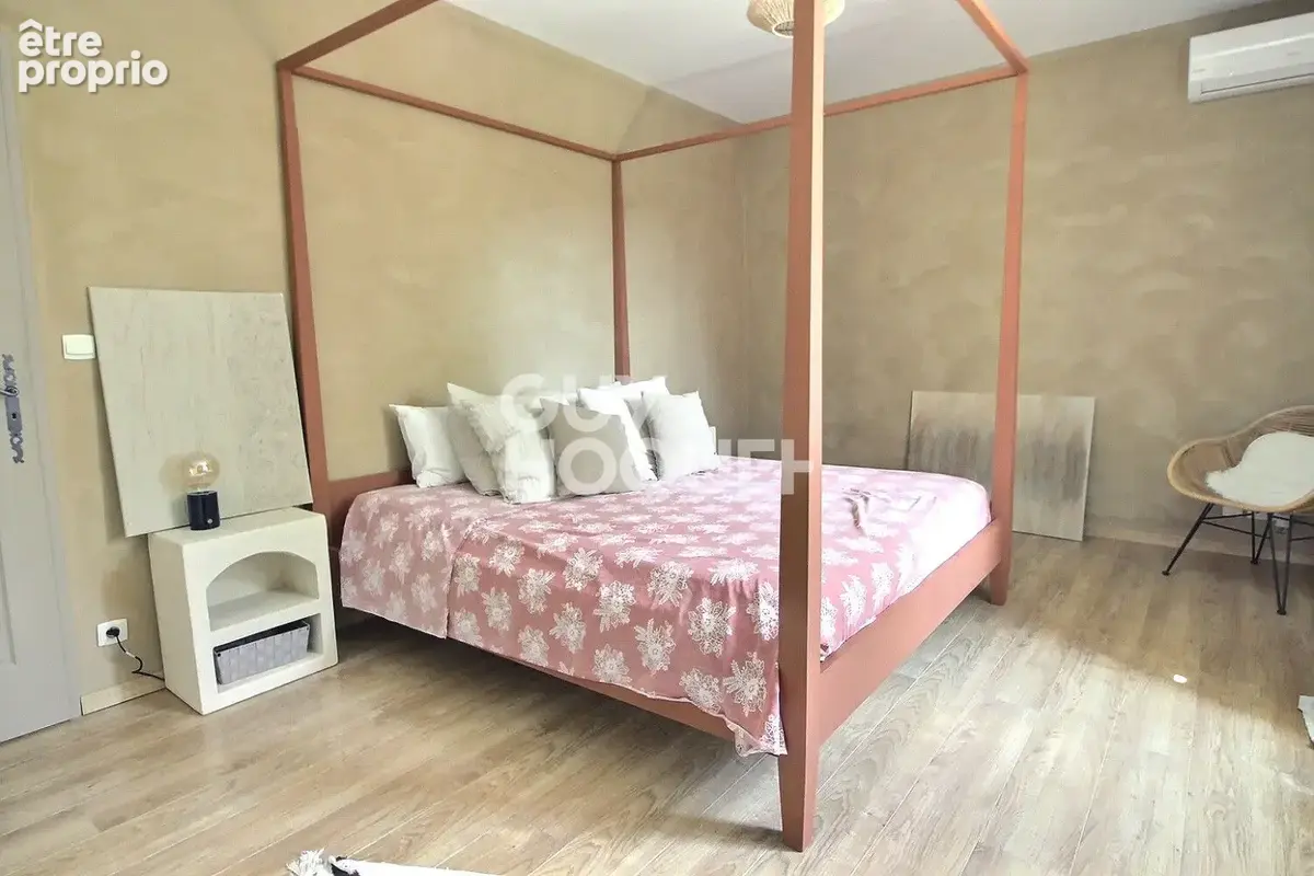 Mas en campagne , deux habitations avec garage et Hangar - photo 9