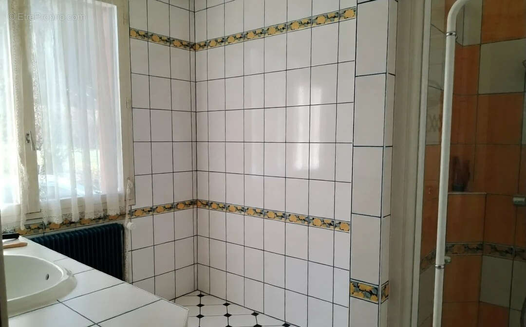 Appartement à SALINS-LES-BAINS