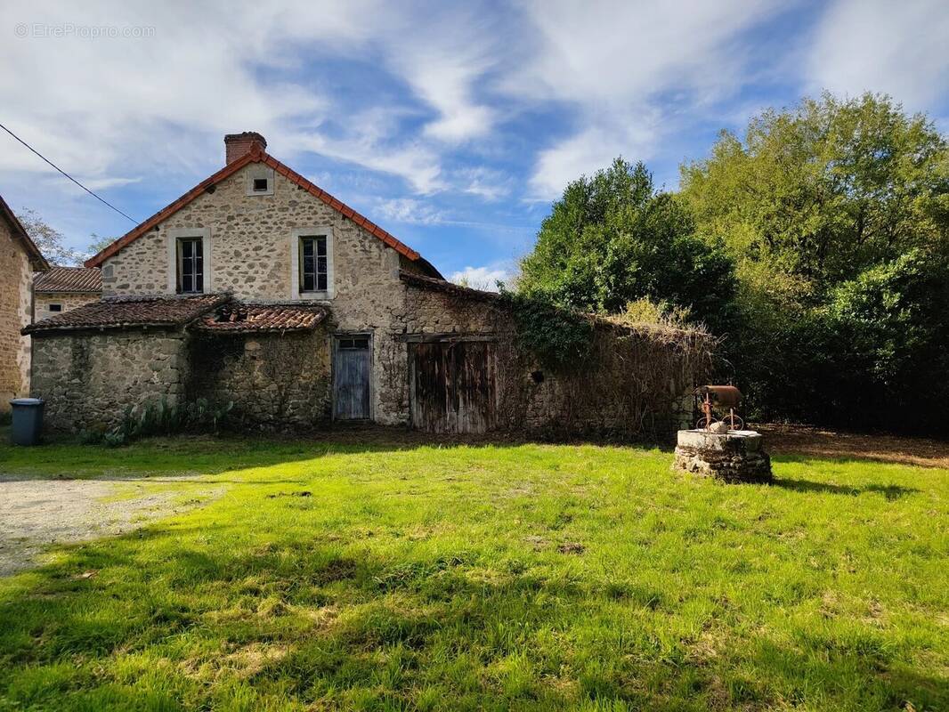 Maison à PIEGUT-PLUVIERS