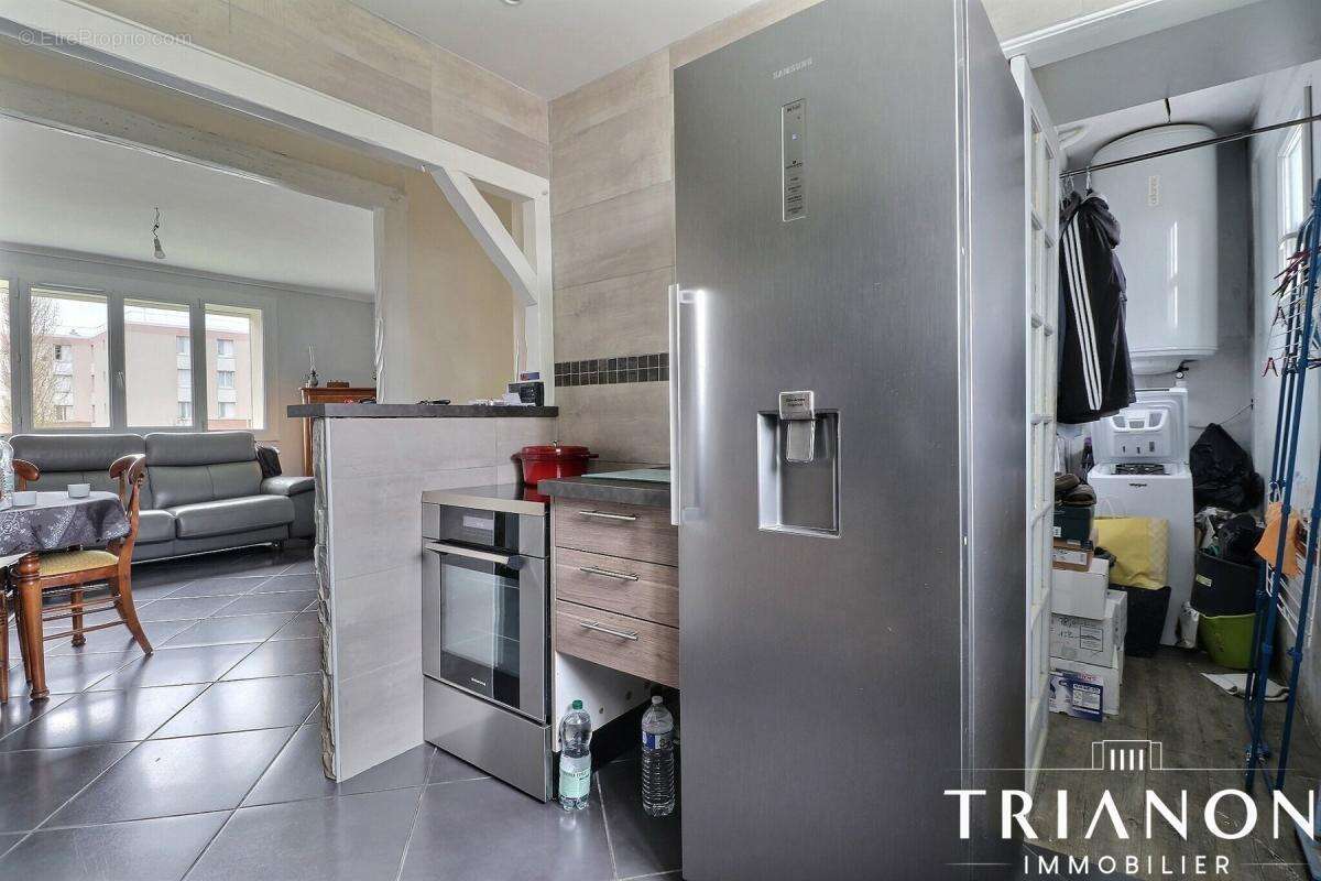 Appartement à LES CLAYES-SOUS-BOIS