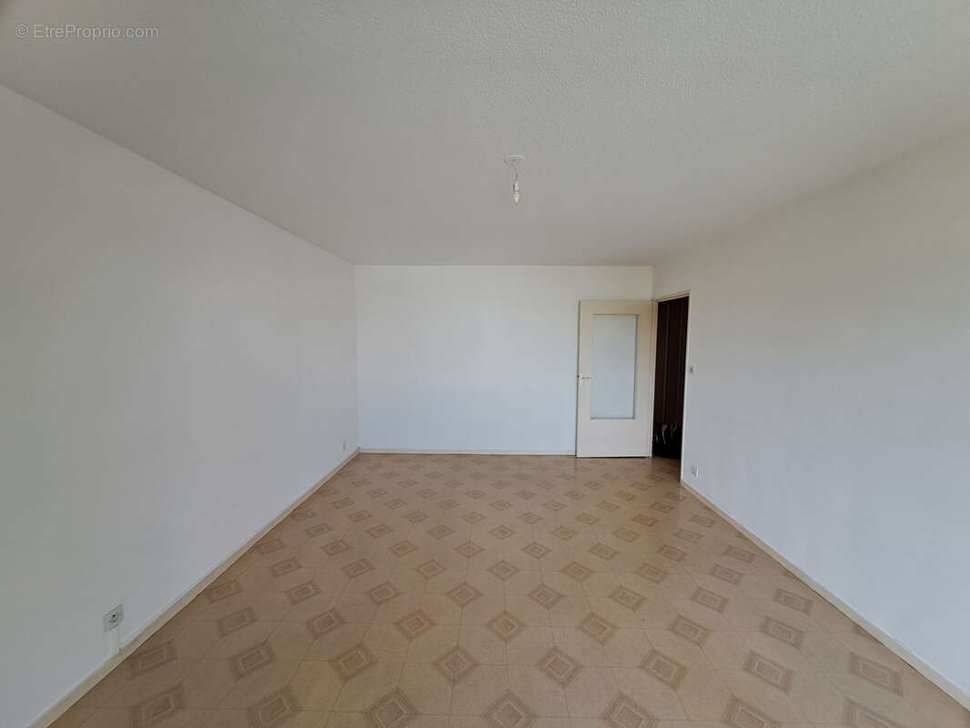 Appartement à VILLENAVE-D&#039;ORNON