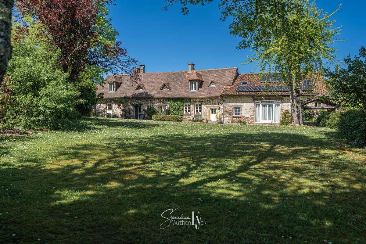 Maison à SAINT-SAUD-LACOUSSIERE