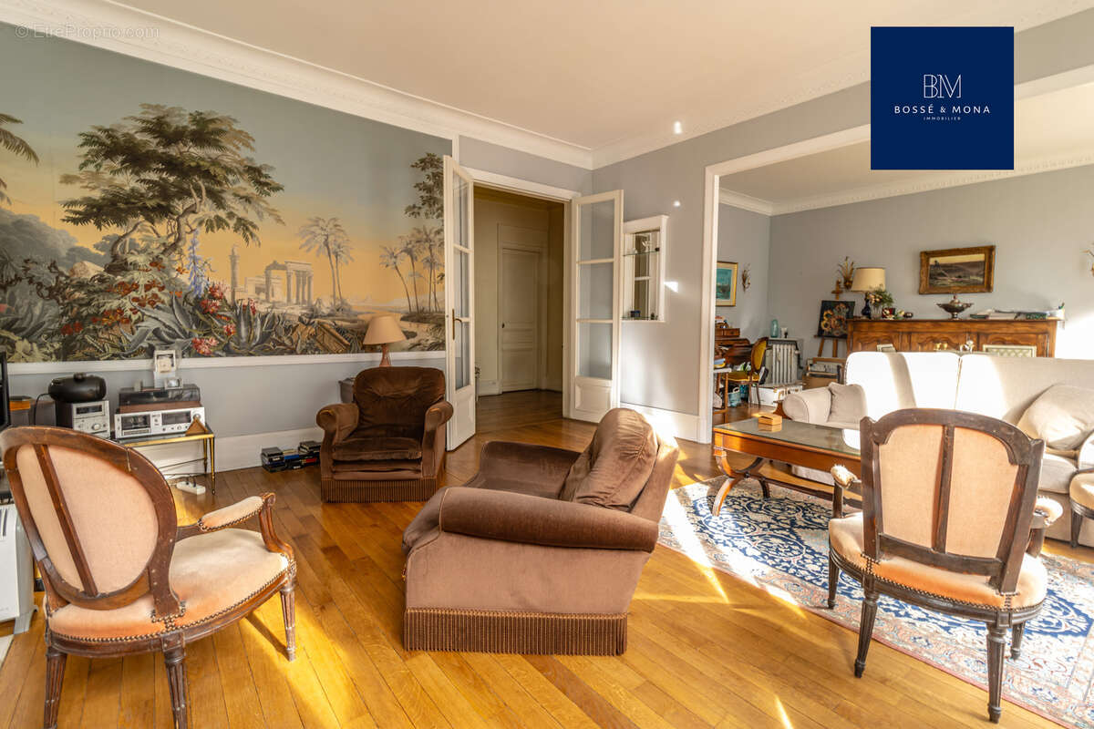 Appartement à PARIS-16E