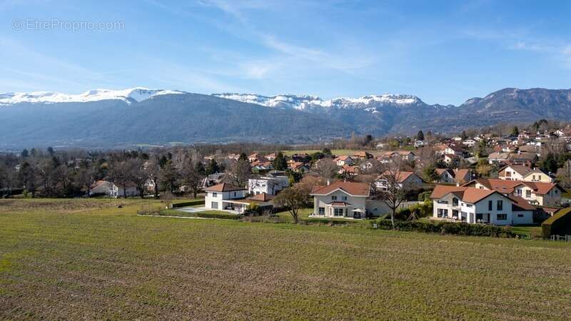 Maison à CESSY