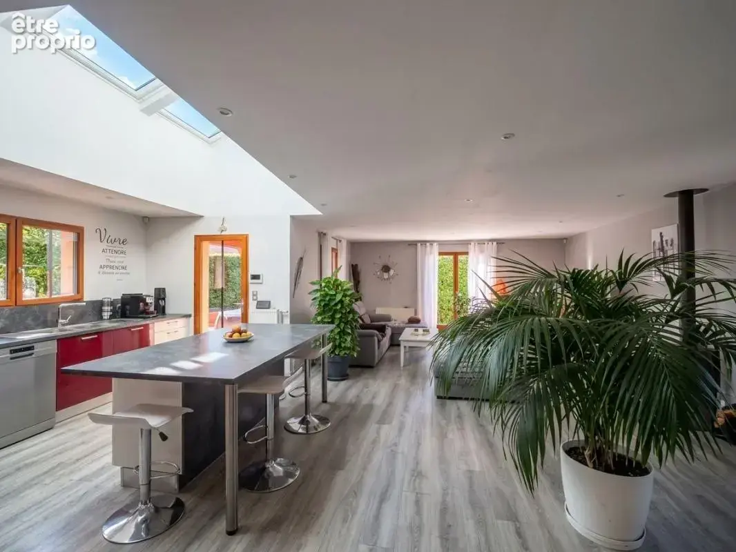 Belle propriété familiale avec grand parc arboré de 1 600 m² - photo 5