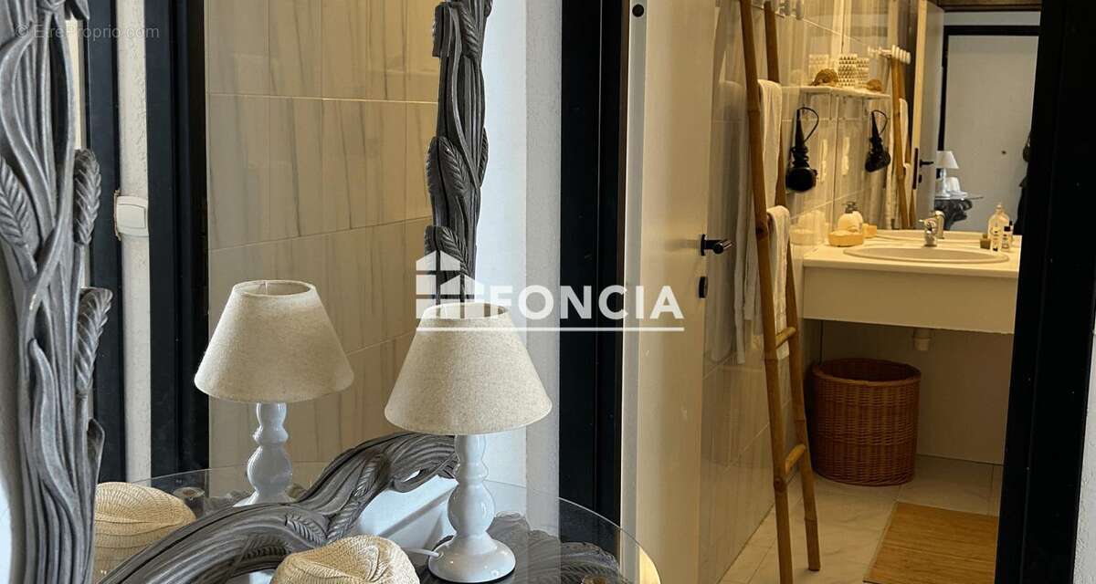  Saint-Raphaël Trayas Studio en première ligne sur mer avec toit terrasse et balcon - photo 10
