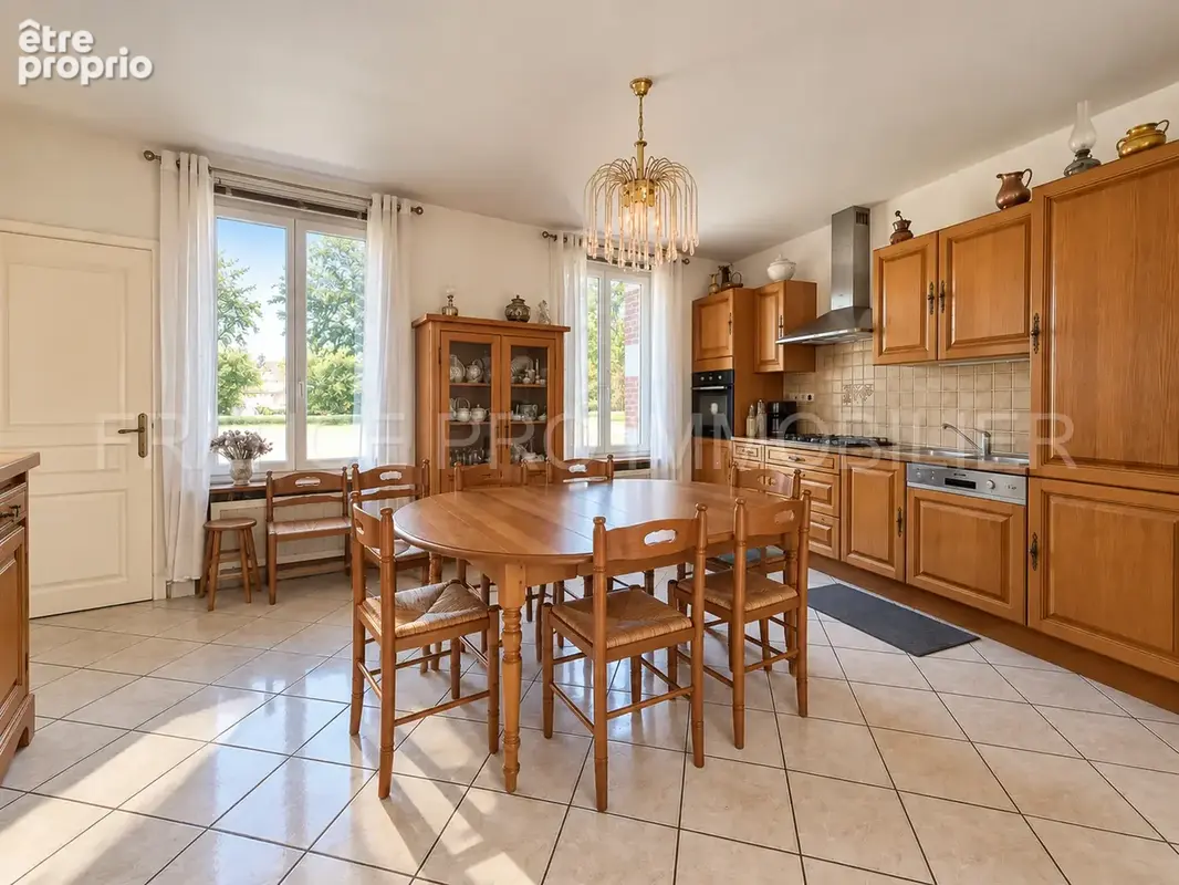 Maison à rénover de 102 m2 avec 4 chambres et jardin - photo 3
