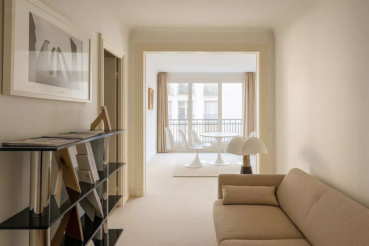 Appartement à PARIS-8E