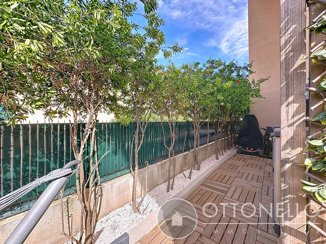 Appartement à ROQUEBRUNE-SUR-ARGENS