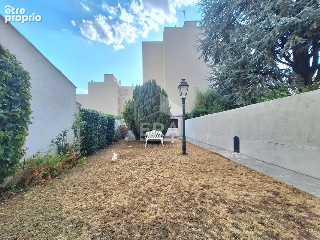 Le Mans - Gare Nord - Maison de caractère de 176 m² - 3 chambres - Garage - Jardin - photo 7