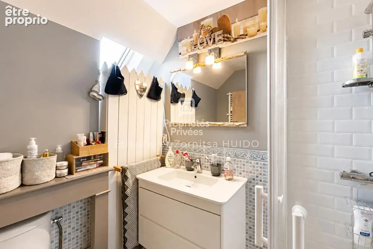 Maison de 67 m², 3 pièces, une dépendance, serre et extérieurs - Vatan - photo 9