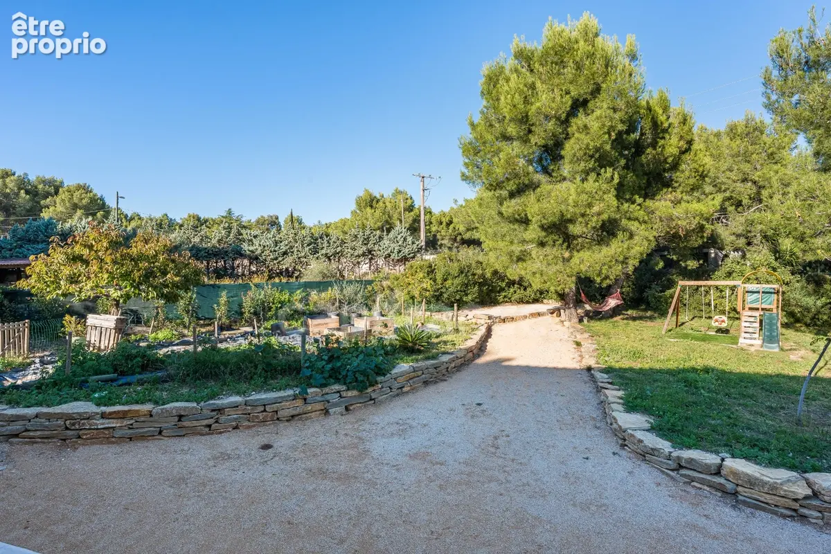 Maison à vendre 5 pièces LA CIOTAT (13) Terrain 3000 M2 Piscine,  Triple garage - photo 8