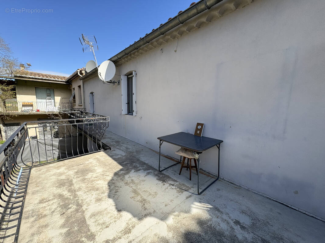 Maison à SAINT-JEAN-DE-MARUEJOLS-ET-AVEJAN