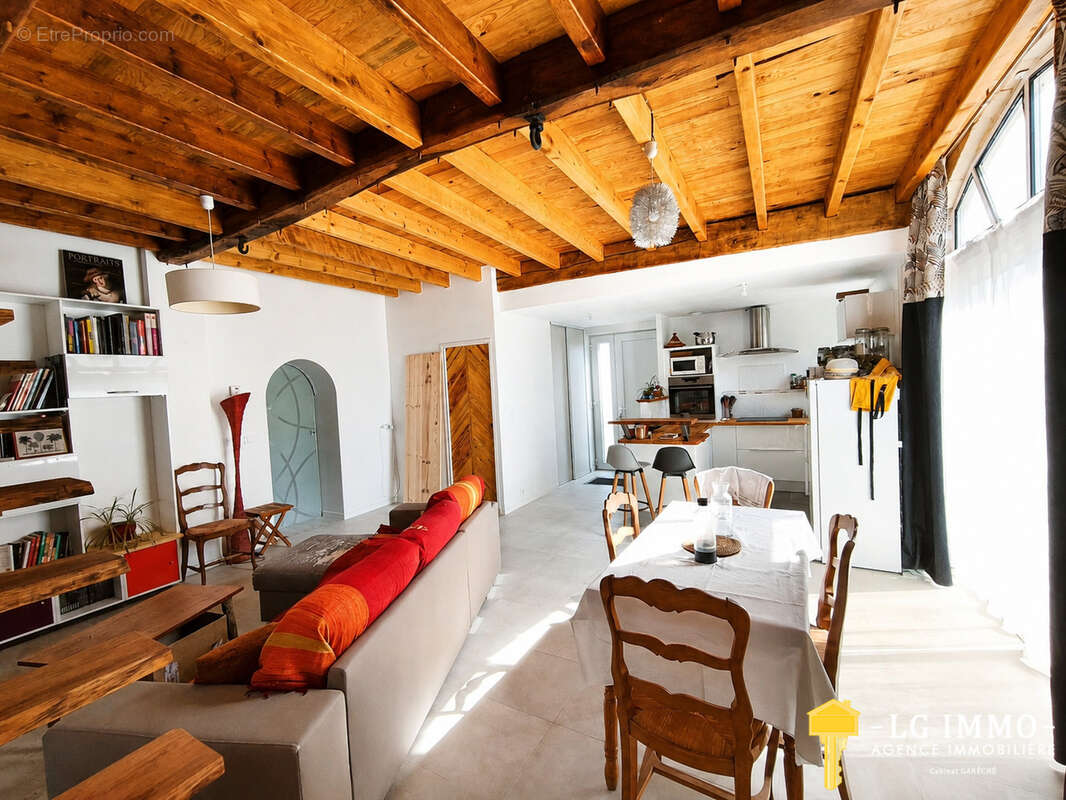 Maison en pierres rénovée 3 chambres, jardin clos au coeur de Saint-Genis-de-Saintonge - photo 2