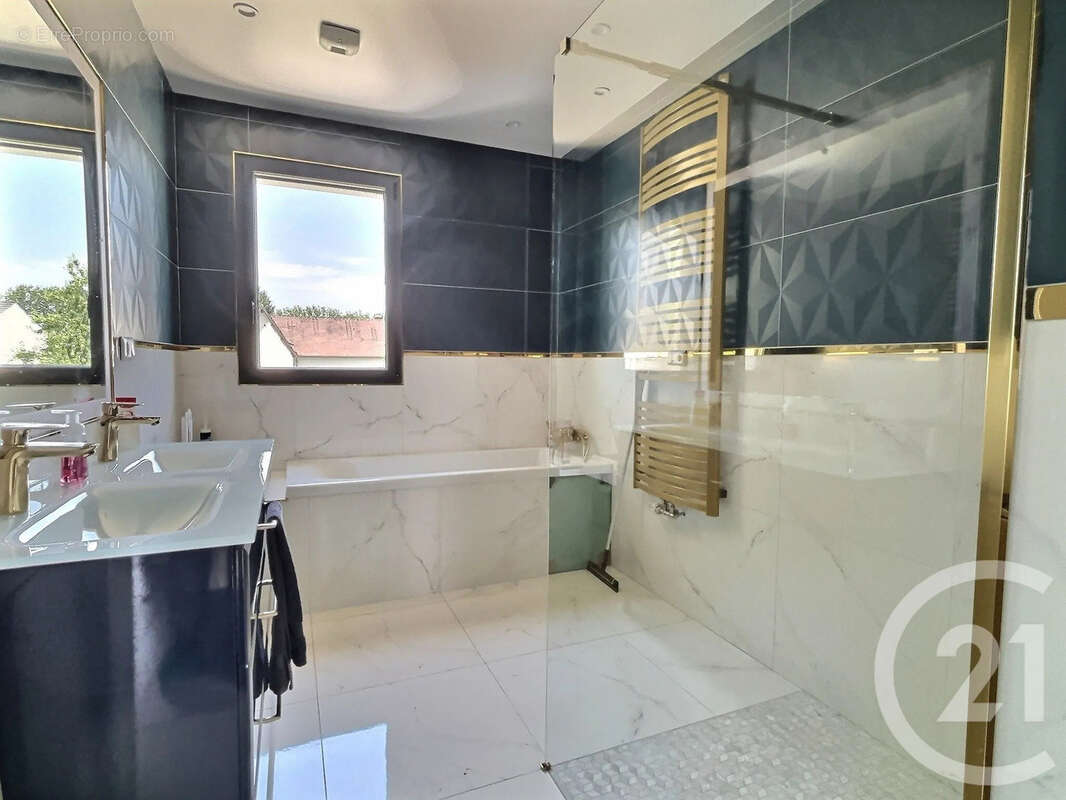 Maison 148 m² à Aulnay-Sous-Bois  - photo 6