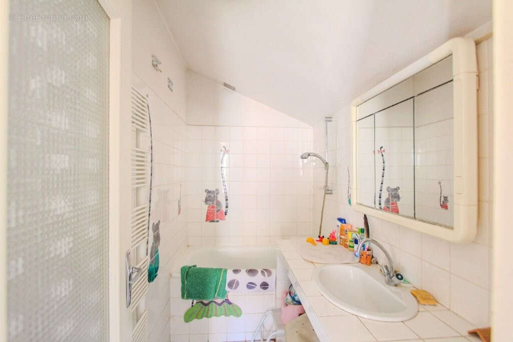 Plein coeur de bidart appartement lumineux a renover proche plage / aperçu océan - photo 11