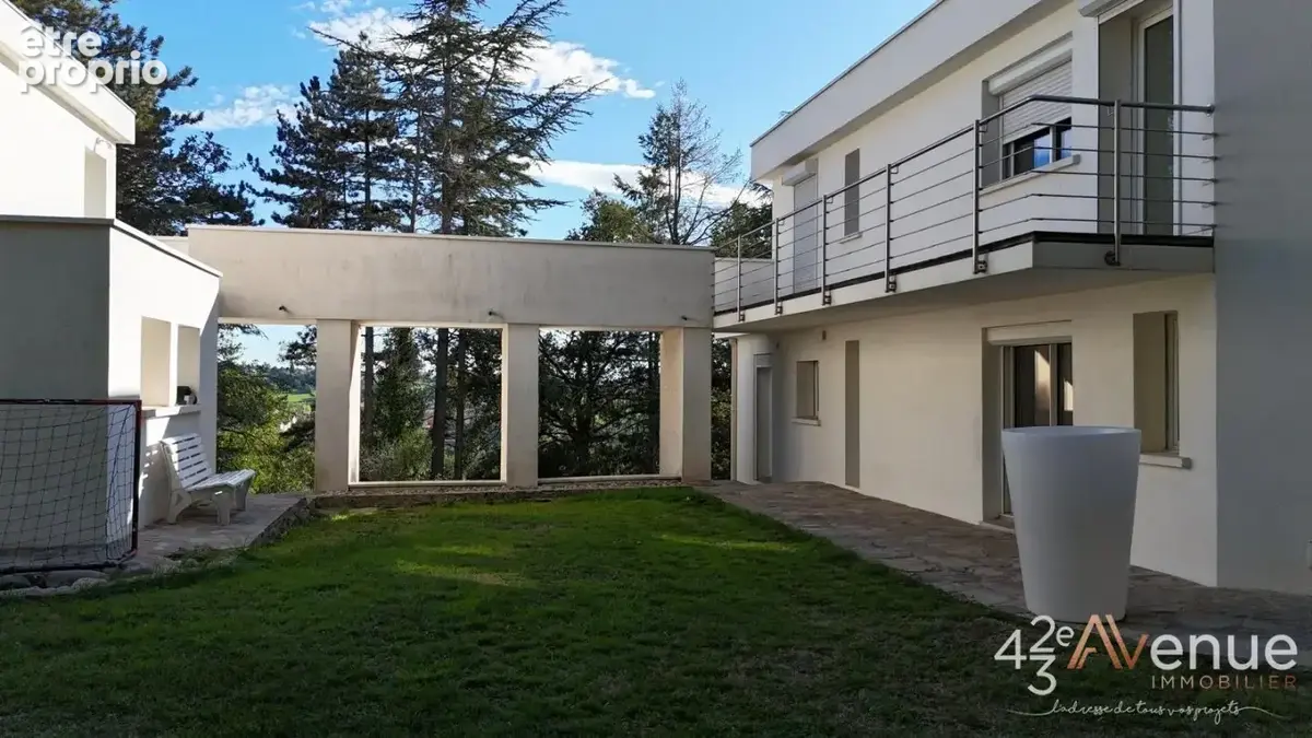 Maison 7 pièces 260 m² à vendre à Aveizieux (42330) - photo 2