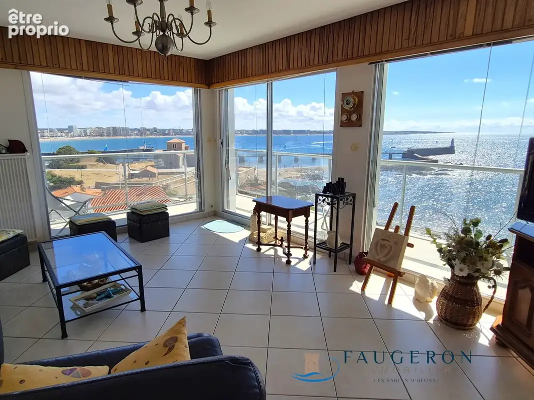 LA CHAUME - Exceptionnel Appart T3 - 75 m2 hab. Face Mer - photo 3