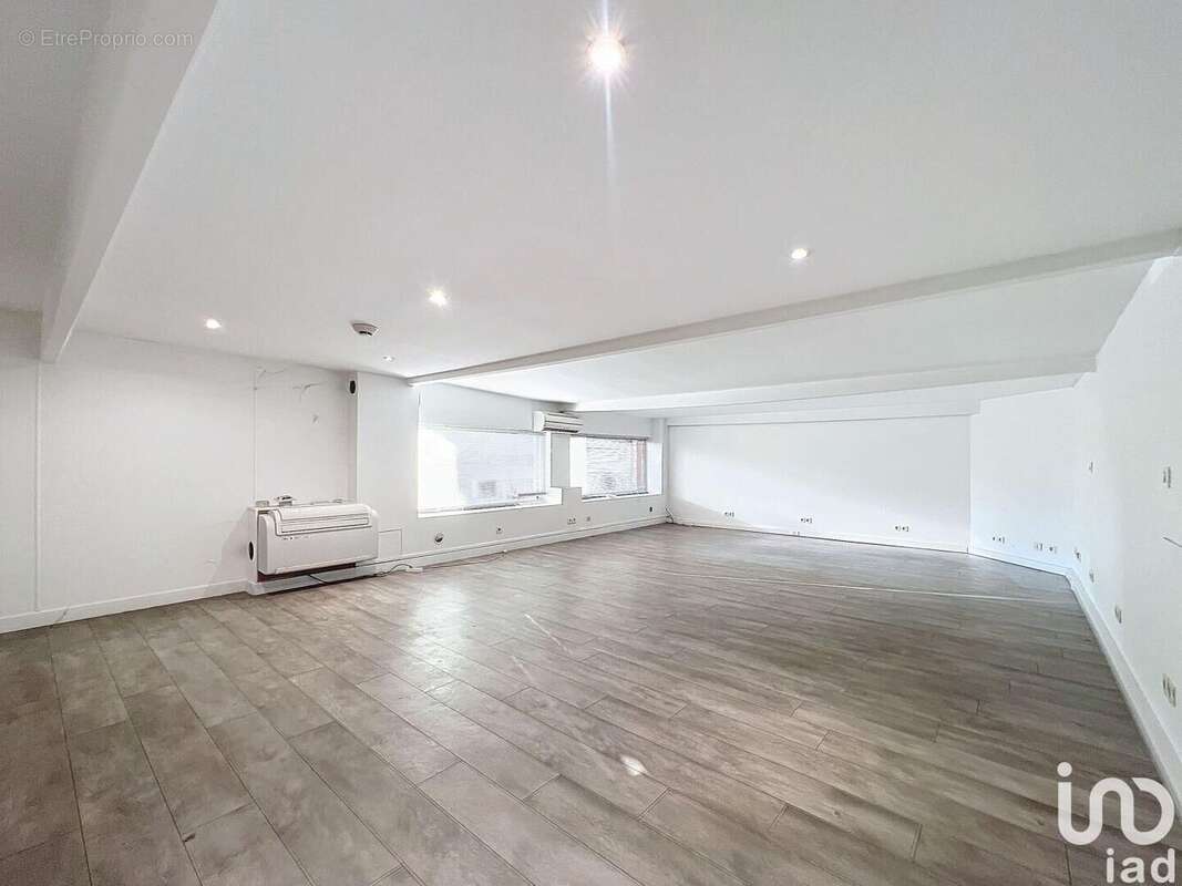 Photo 9 - Commerce à LESIGNY