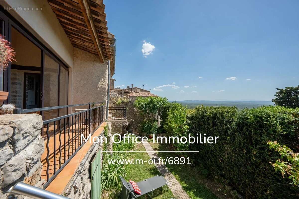 Référence : 6891-SJO - Maison provençale en pierre au coeur du village de St-Julien (83560): 4 chambres - véranda- piscine- cave - photo 2
