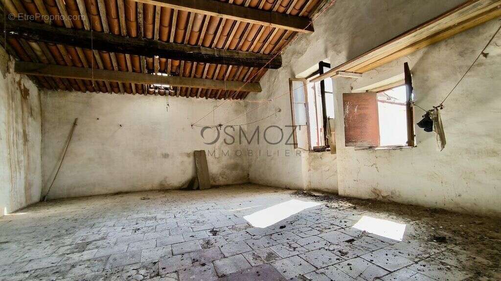 Maison de village à rénover avec cours à 6 km des plages - photo 14