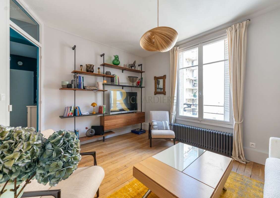 Appartement à PARIS-16E