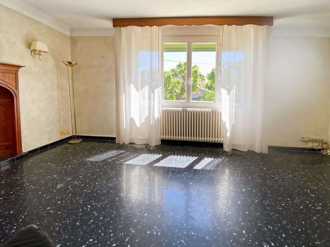 Villa familiale 125m² - 4 chambres + bureau - 2 salles d'eau- Atelier - cave - jardin- abri voitures - photo 7