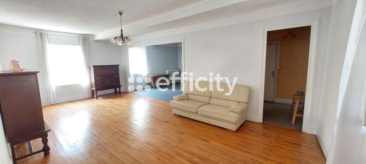 Appartement 302 m² à Cour-Et-Buis  - photo 4