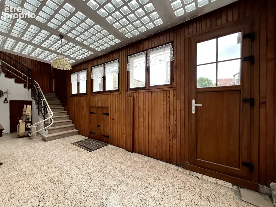 BAR LE DUC : Maison de ville 74 m² à rénover, 4 pièces, 2 chambres, garage, terrasse et jardin - photo 7