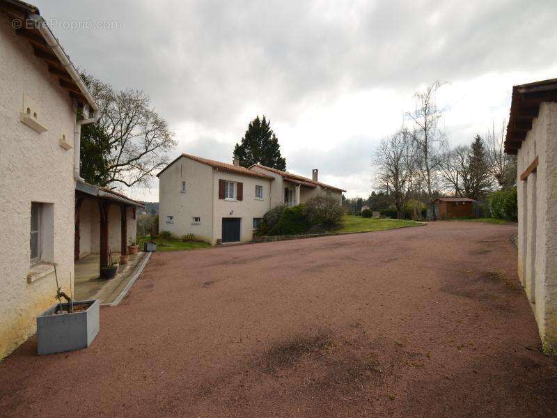 Maison à SAINT-GERMAIN-DU-SALEMBRE