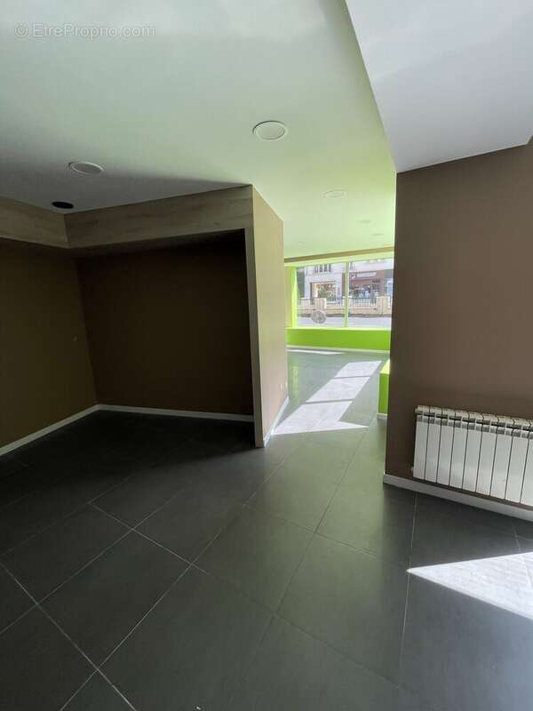 Commerce 148 m² à Rueil-Malmaison  - photo 8