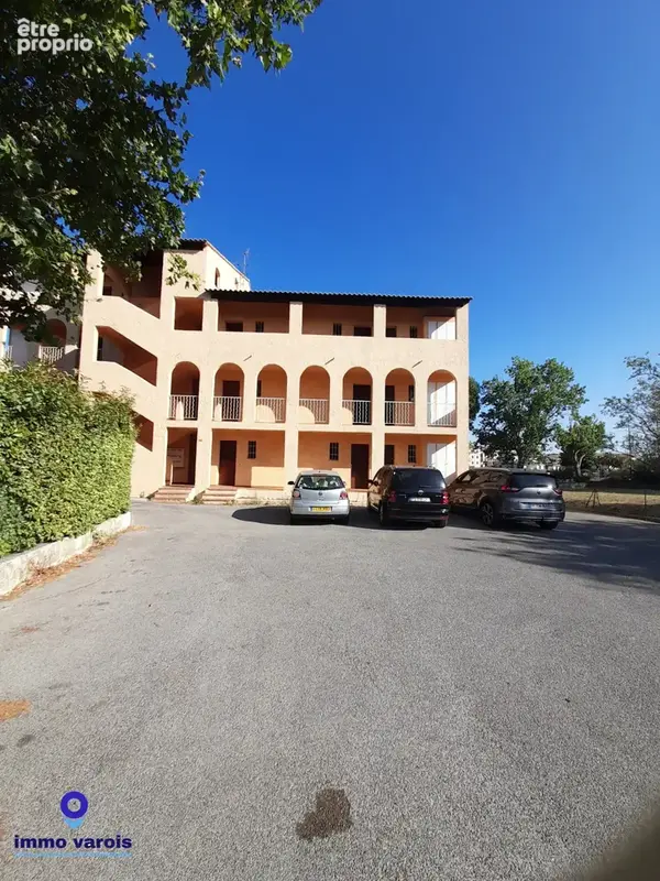 La garde - studio avec terrasse et parking - photo 8