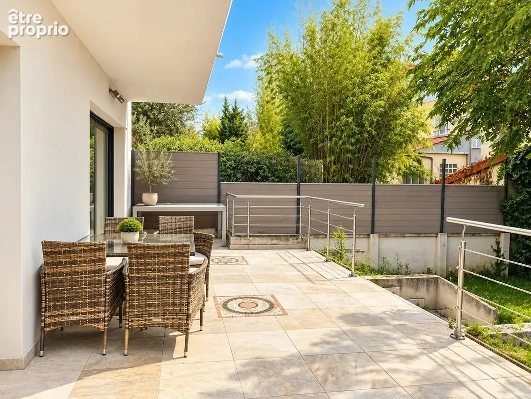 Joinville-le-Pont, Maison moderne avec terrasses et jardin - photo 4