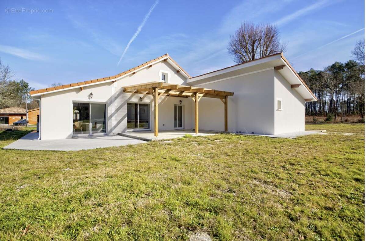 Maison à PARENTIS-EN-BORN