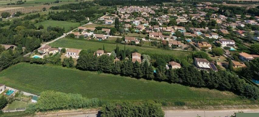 Terrain à FONTVIEILLE