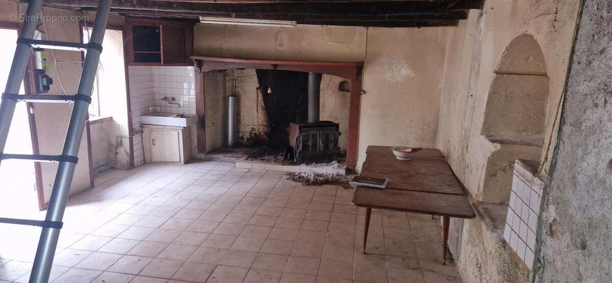 Maison à SAINT-MARTIN-CANTALES