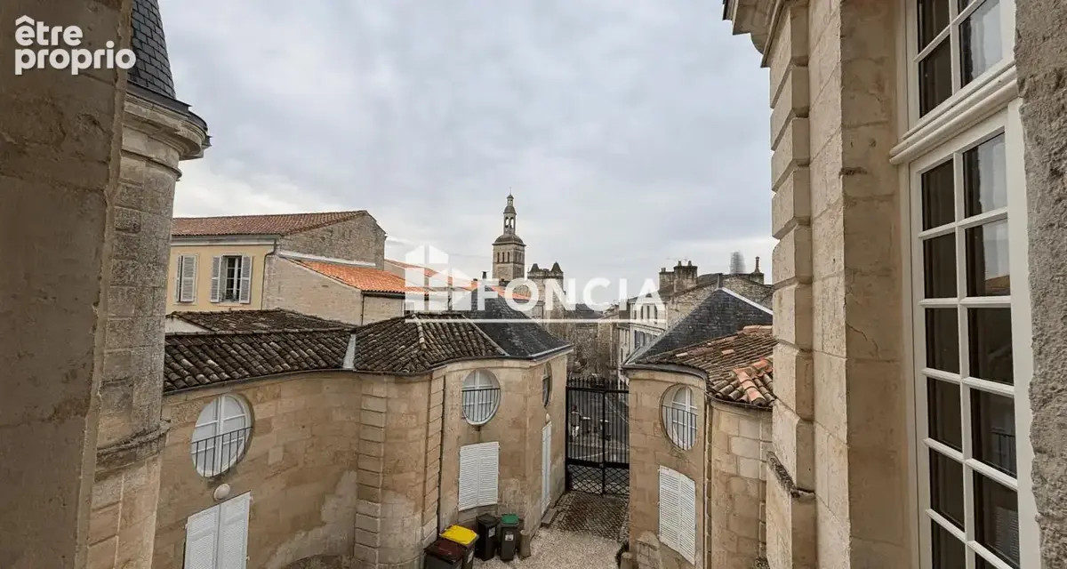 NIORT CENTRE dans bâtiment historique - photo 1