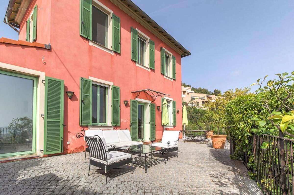 Maison à VALLAURIS