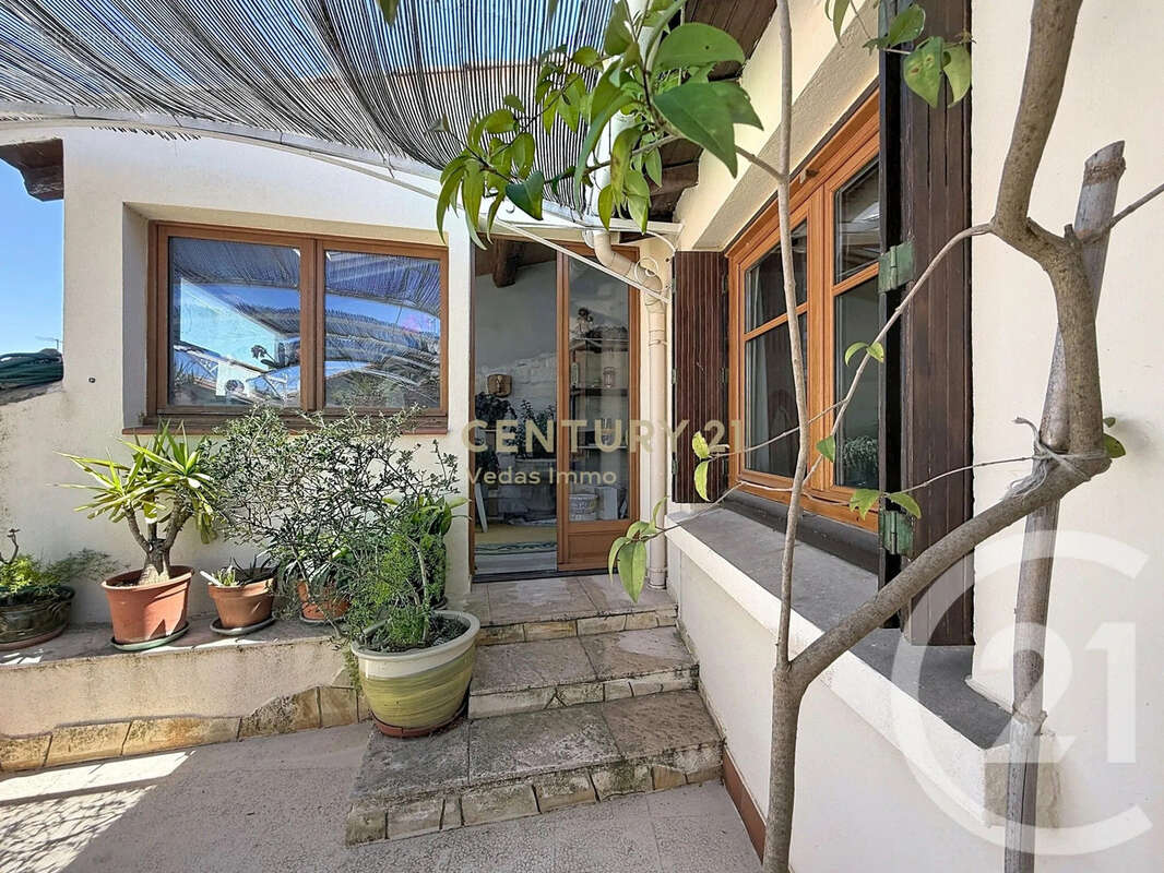 Maison 179 m² à Saussan  - photo 6