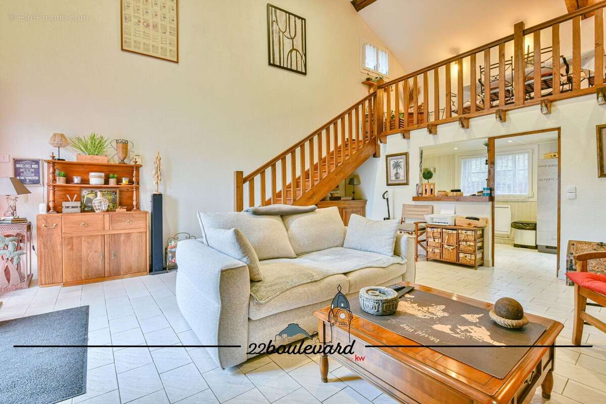 Maison à BONNAC-LA-COTE