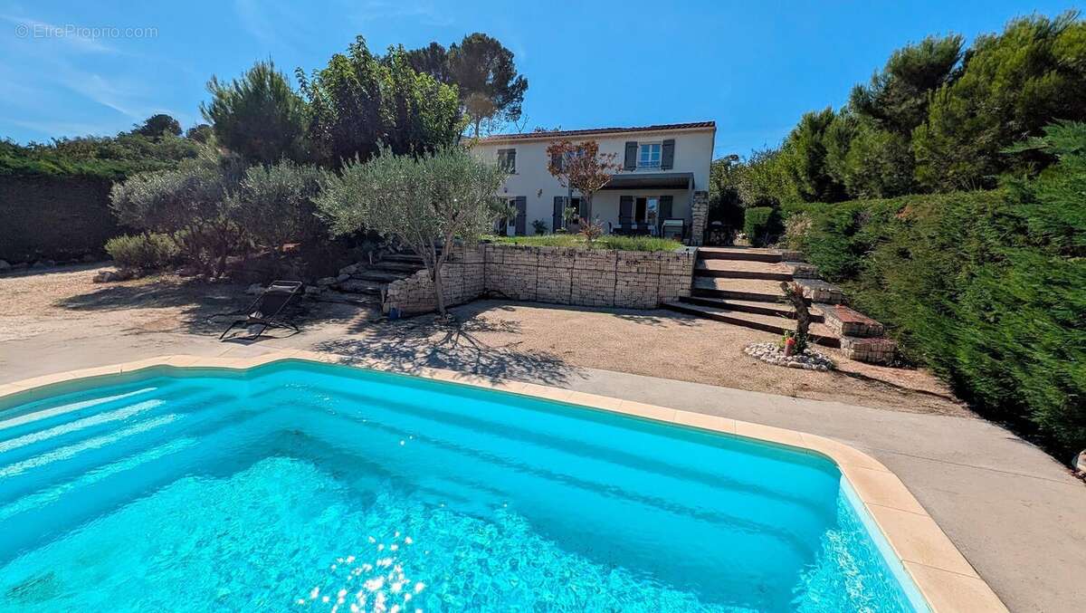 Maison à CHATEAUNEUF-DE-GADAGNE