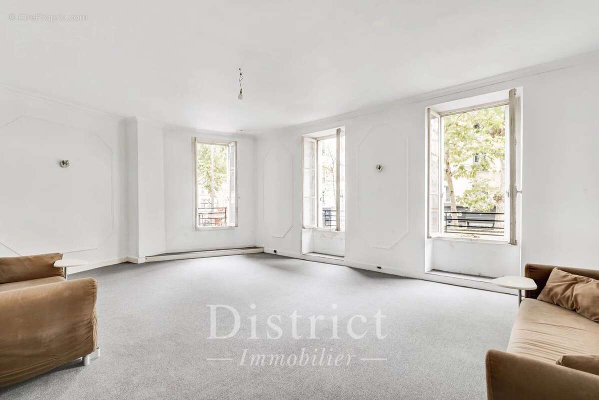 Exclusivité / Place Clichy. 4 pièces de 112m². 3 chambres. - photo 3