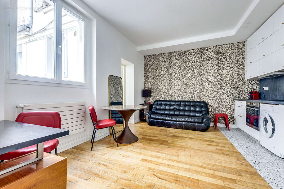 Appartement à PARIS-14E