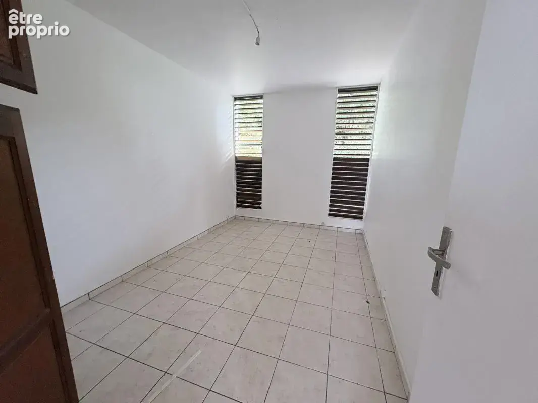 A VENDRE : Appartement T4 aux Abymes (97139) - photo 8