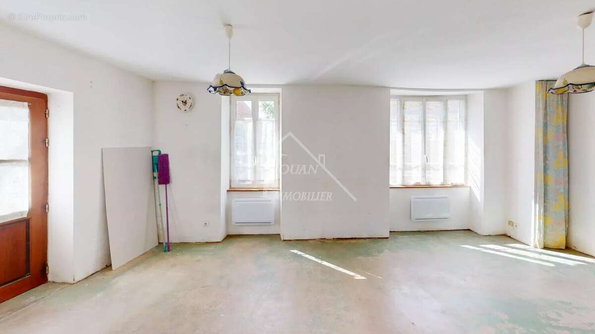 Maison à BELLENAVES